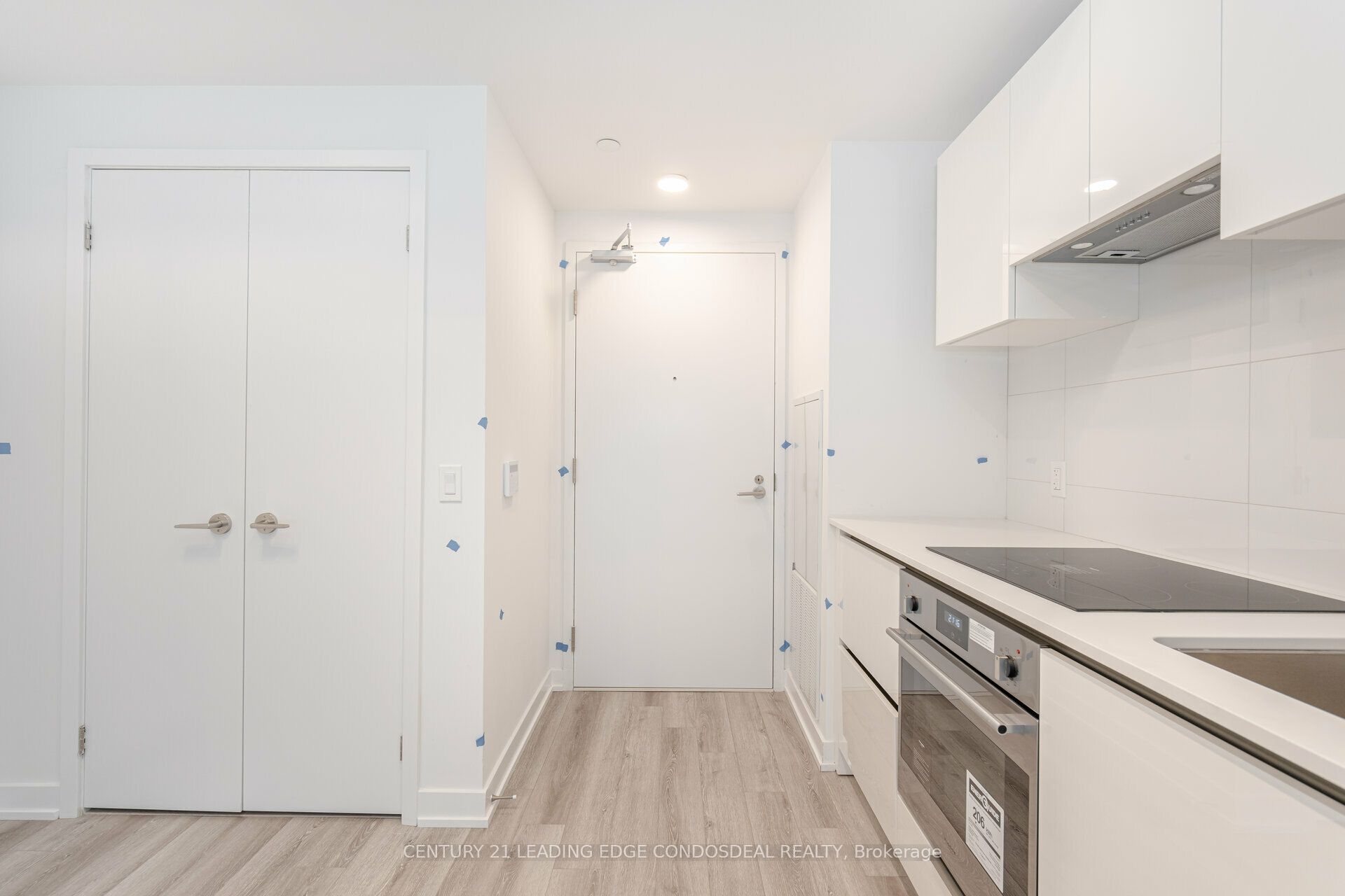 238 Simcoe Street 802, Toronto, ON M5T 0E2 photo 5