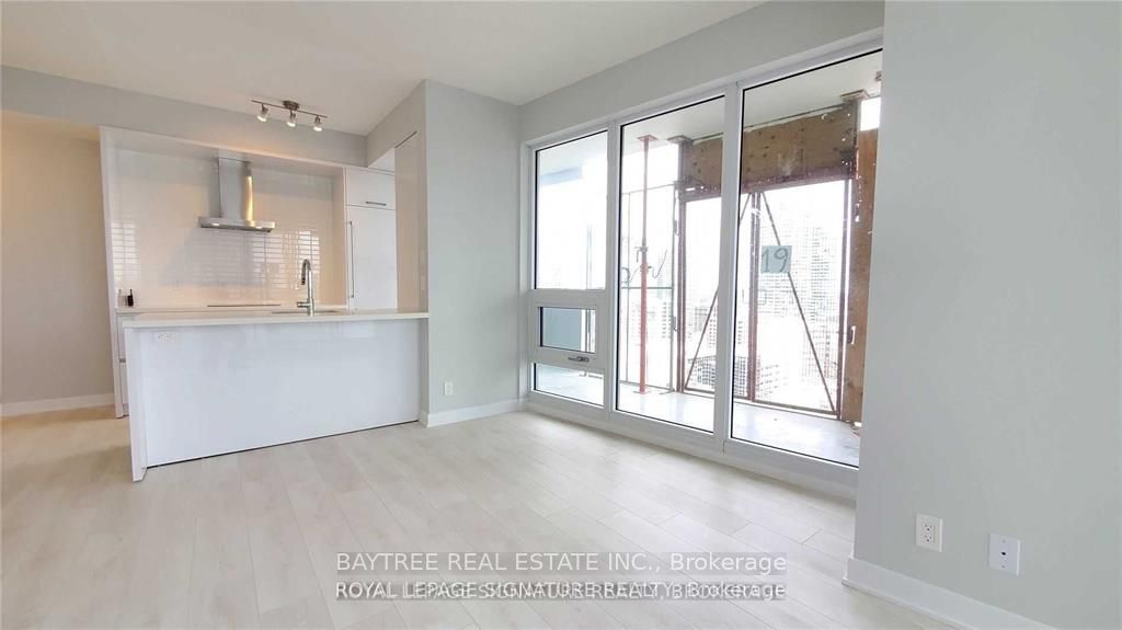 2221 Yonge Street 1203, Toronto, ON M4S 2B5 photo 2