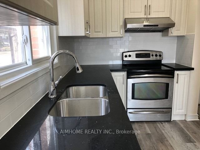 5 Reiber Crescent, Toronto, ON M2H 1C3 photo 4