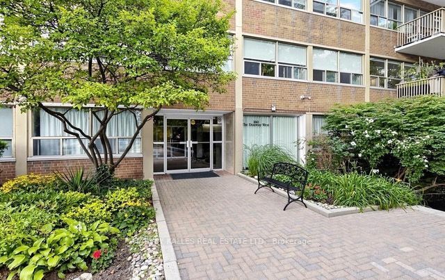 160 The Donway W 411, Toronto, ON M3C 2G1 photo 2