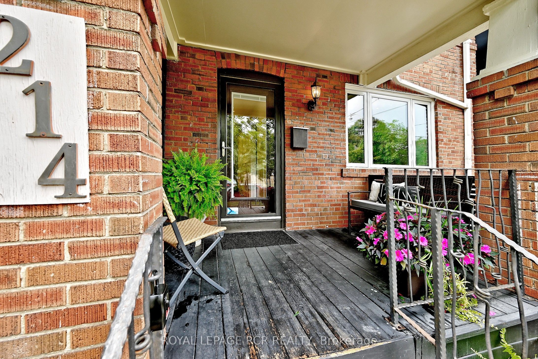 214 Briar Hill Avenue, Toronto, ON M4R 1J2 photo 2