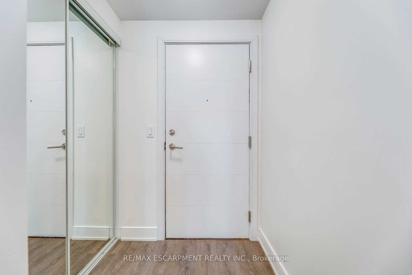 525 Adelaide Street W Lph32, Toronto, ON M5V 1T6 photo 4