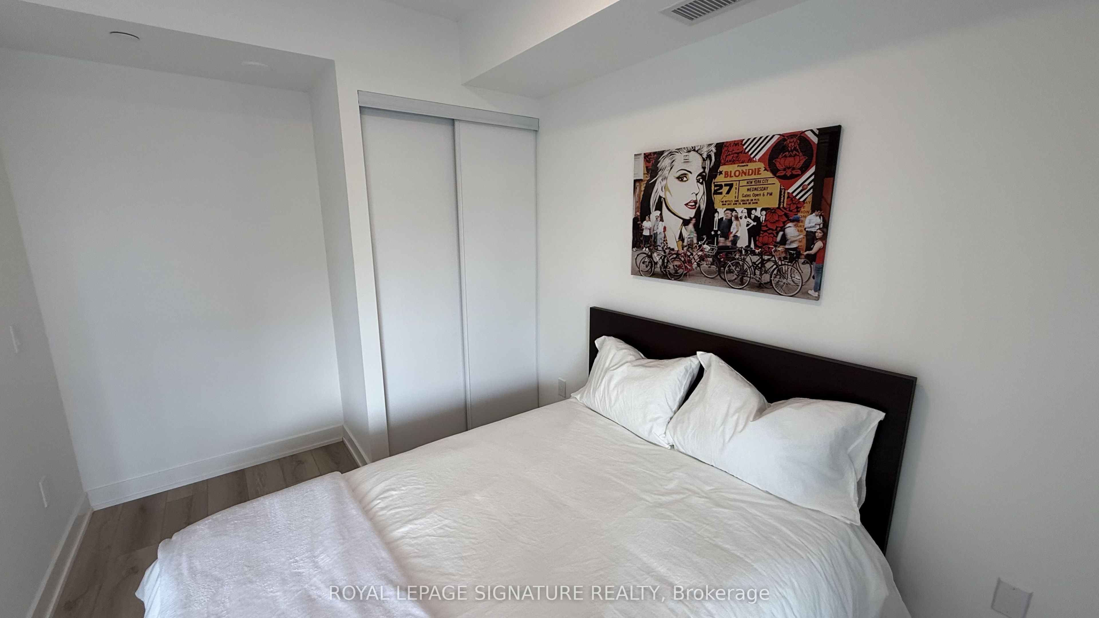 5 Lakeview Avenue S 203, Toronto, ON M6J 0H3 photo 2