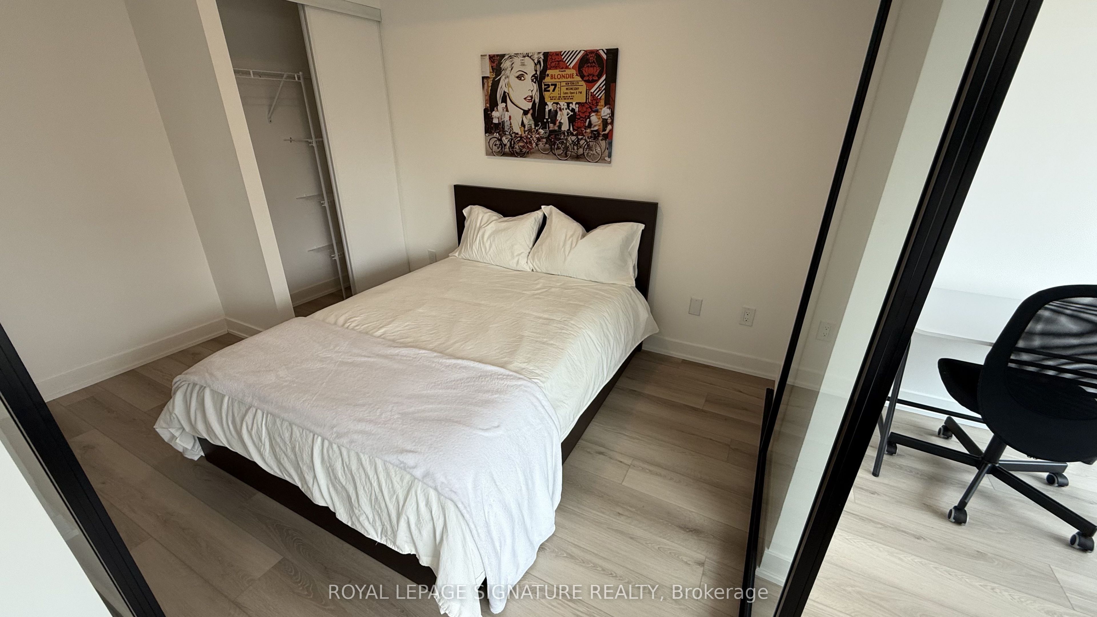 5 Lakeview Avenue S 203, Toronto, ON M6J 0H3 photo 3