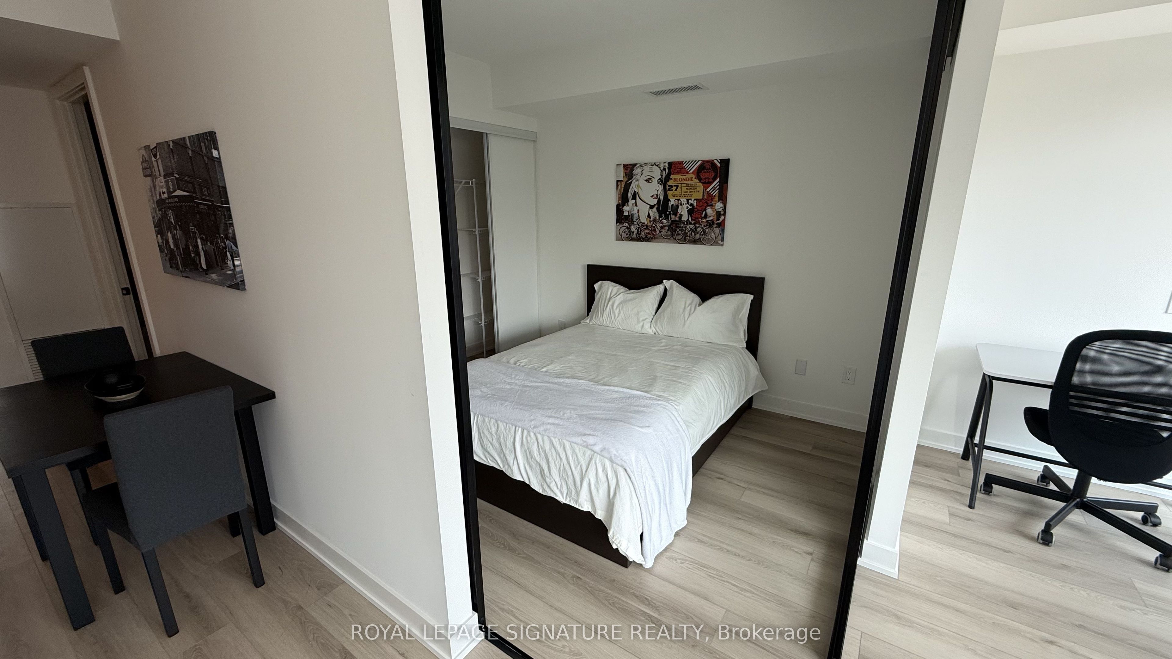 5 Lakeview Avenue S 203, Toronto, ON M6J 0H3 photo 5