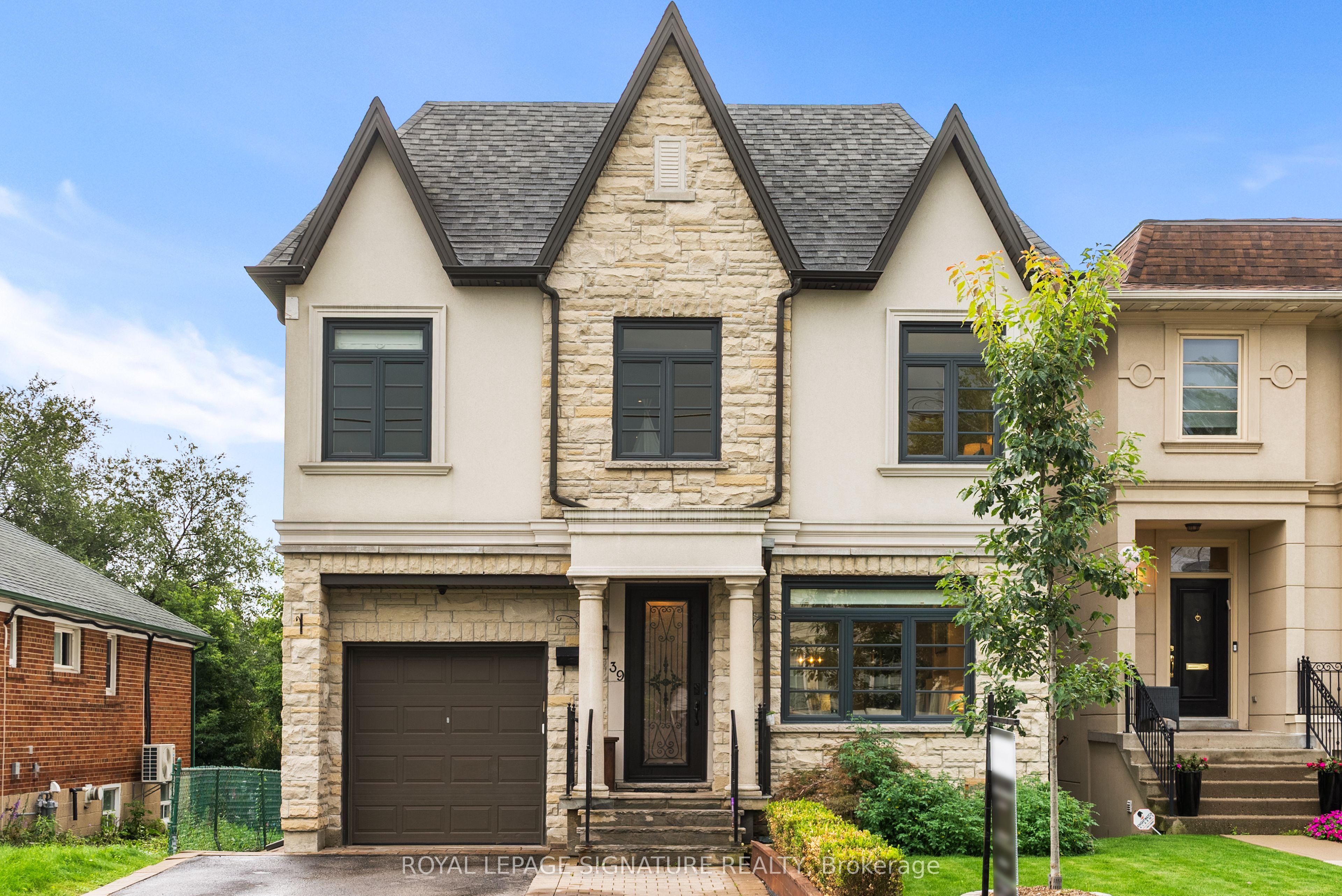 39 Regina Avenue, Toronto, ON M6A 1R4