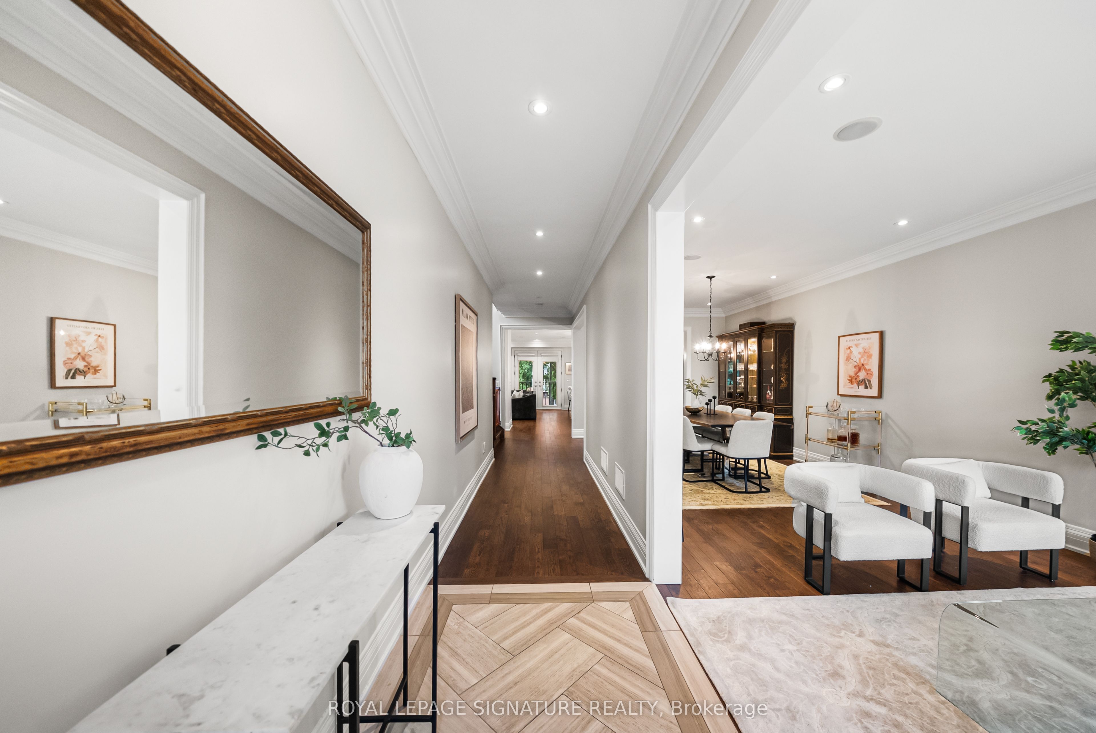 39 Regina Avenue, Toronto, ON M6A 1R4 photo 2