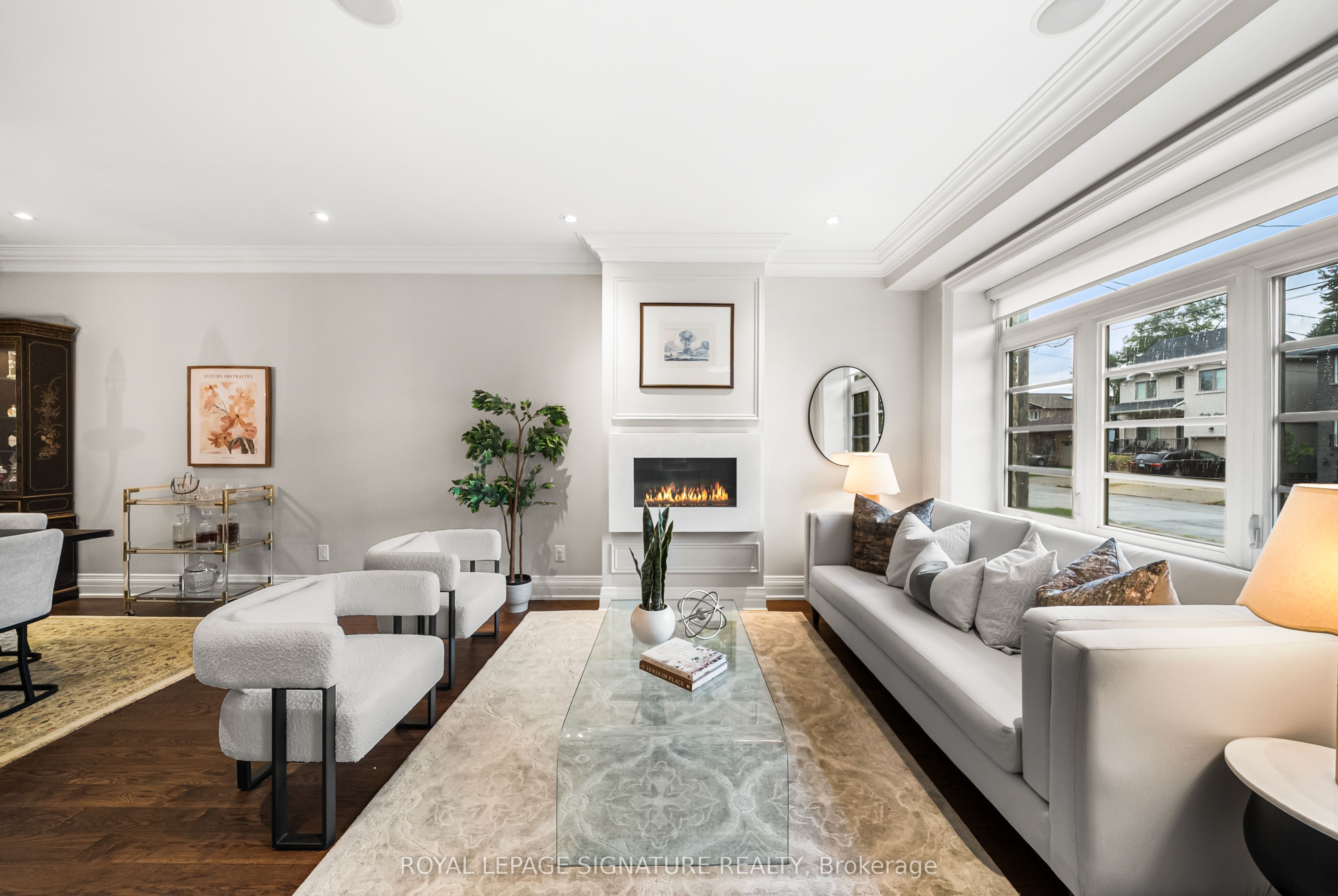 39 Regina Avenue, Toronto, ON M6A 1R4 photo 3