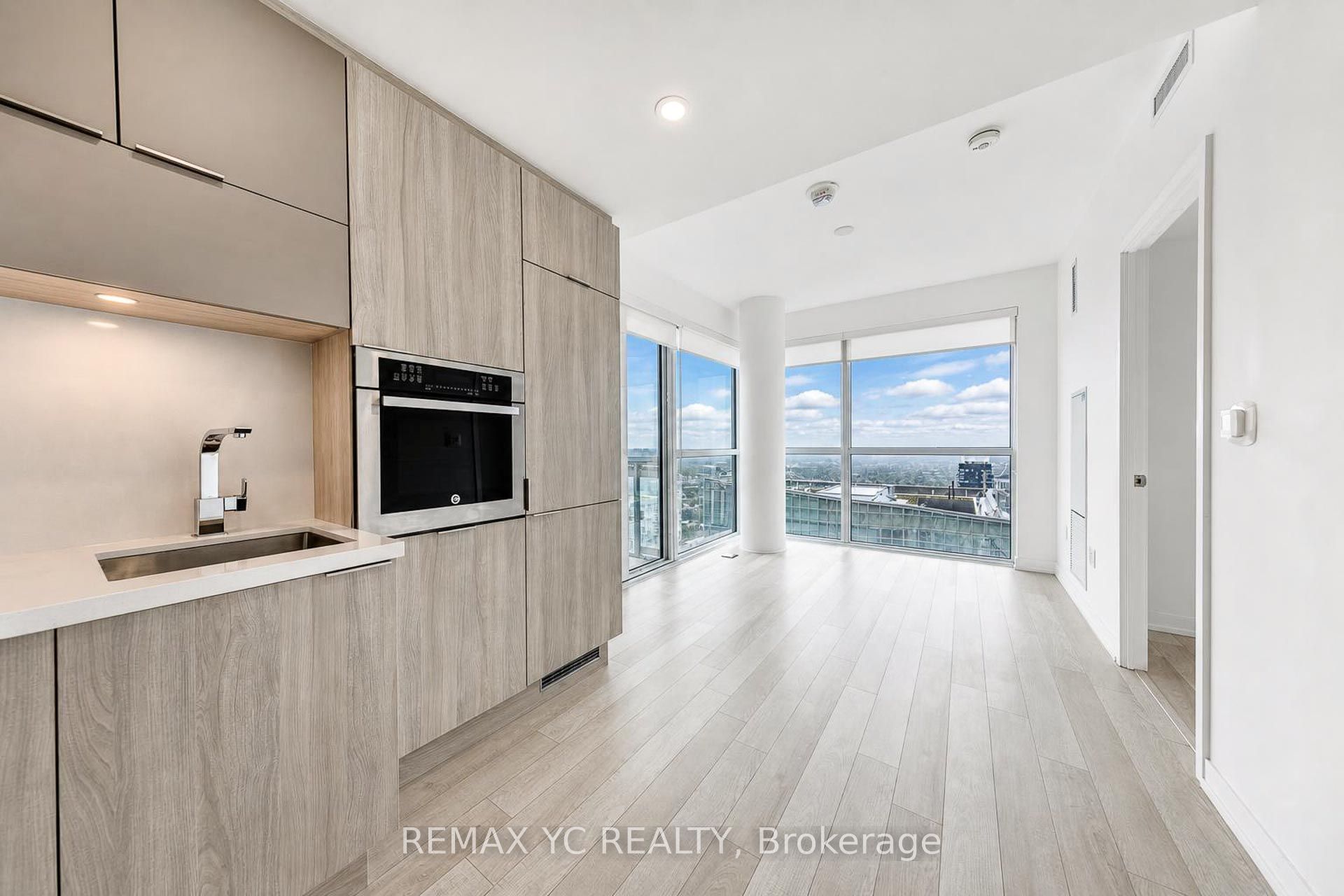39 Roehampton Avenue 3708, Toronto, ON M4P 0G1 photo 3