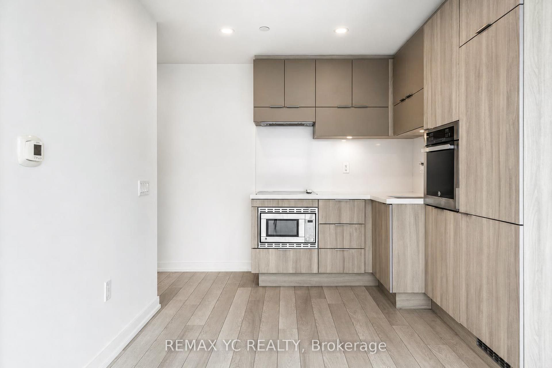 39 Roehampton Avenue 3708, Toronto, ON M4P 0G1 photo 4