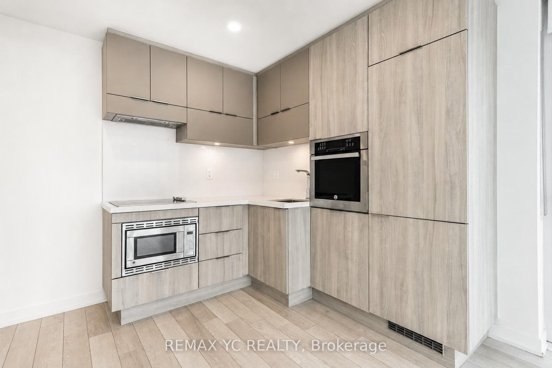 39 Roehampton Avenue 3708, Toronto, ON M4P 0G1 photo 5