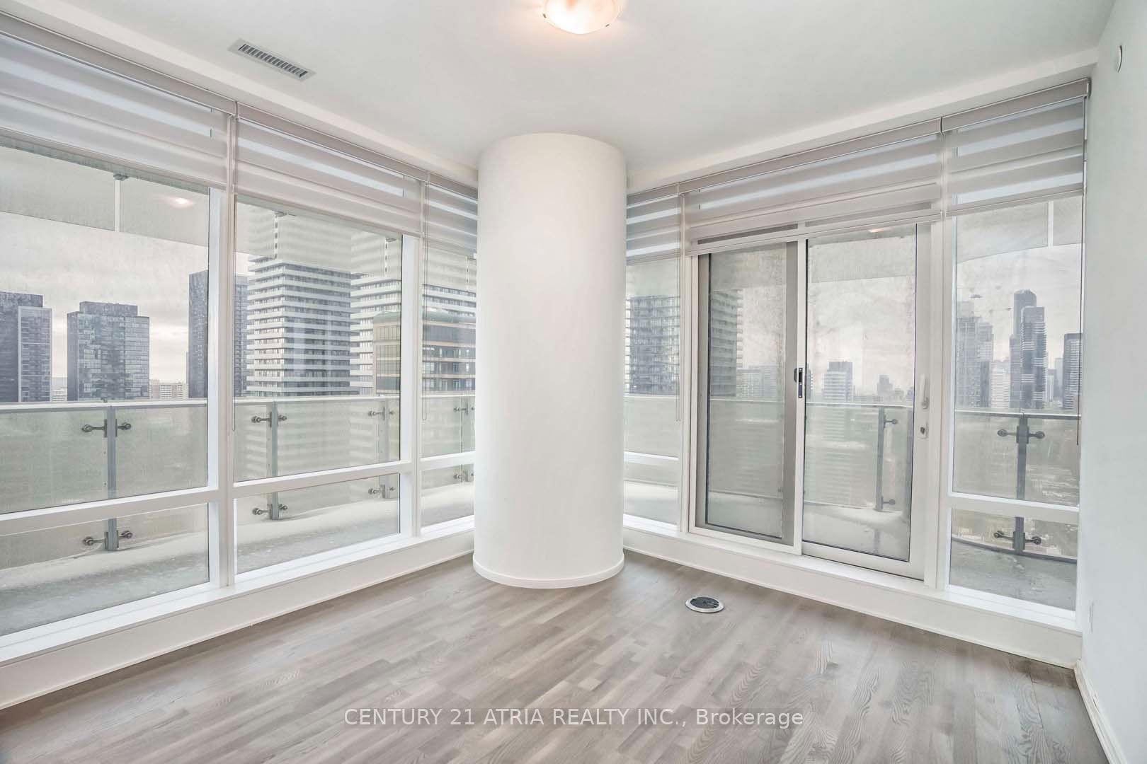1 Bloor Street E 2704, Toronto, ON M4W 0A8 photo 4