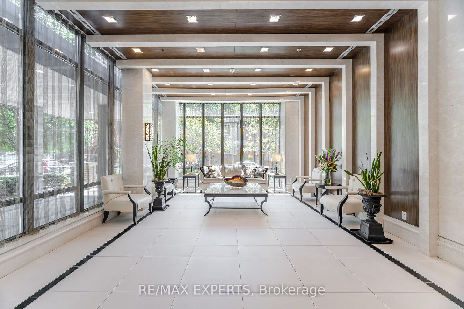 28 Linden Street 2207, Toronto, ON M4Y 0A4 photo 3