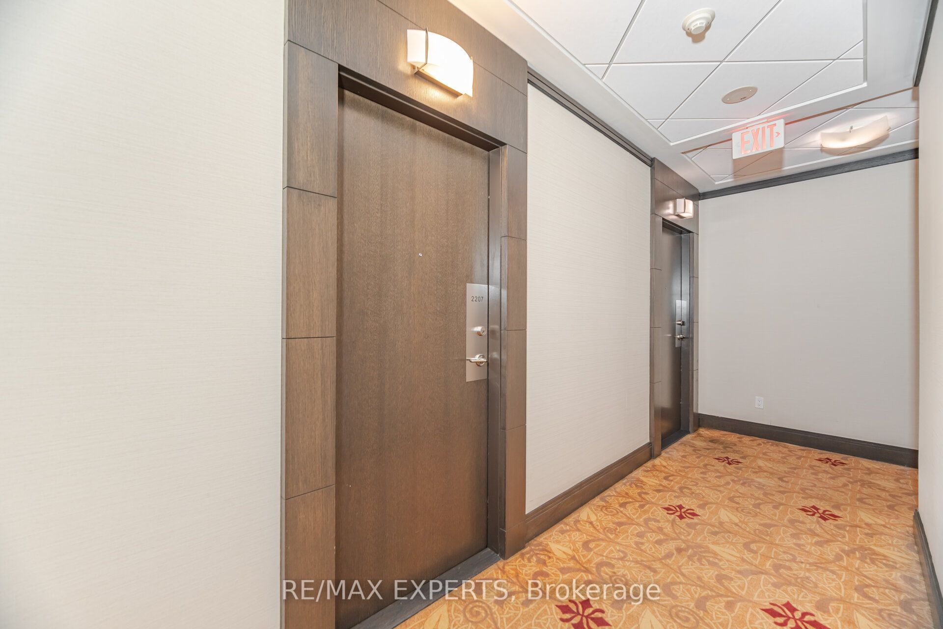 28 Linden Street 2207, Toronto, ON M4Y 0A4 photo 4