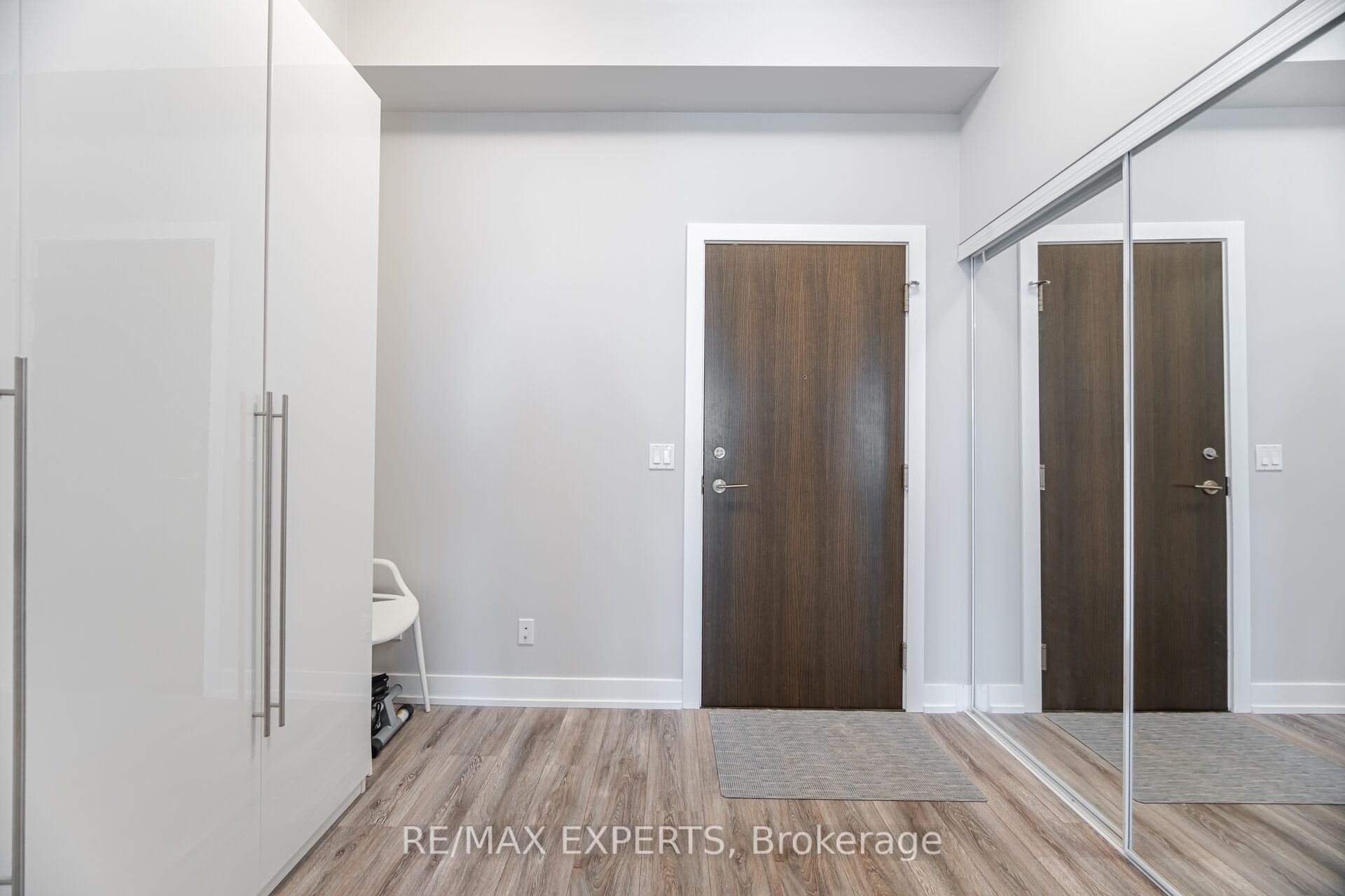 28 Linden Street 2207, Toronto, ON M4Y 0A4 photo 5