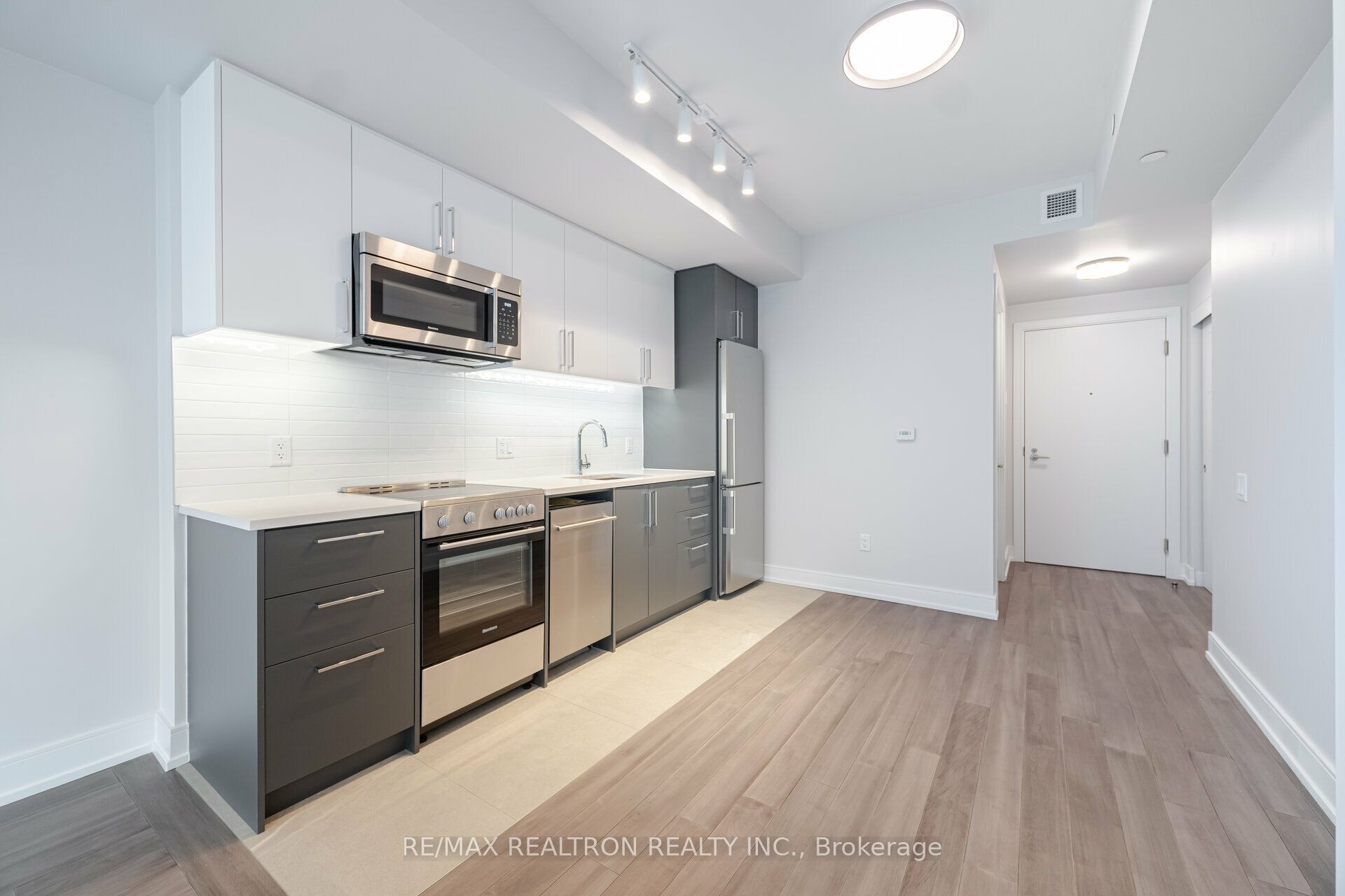 2525 Bathurst Street 805, Toronto, ON M6B 2Y9 photo 2