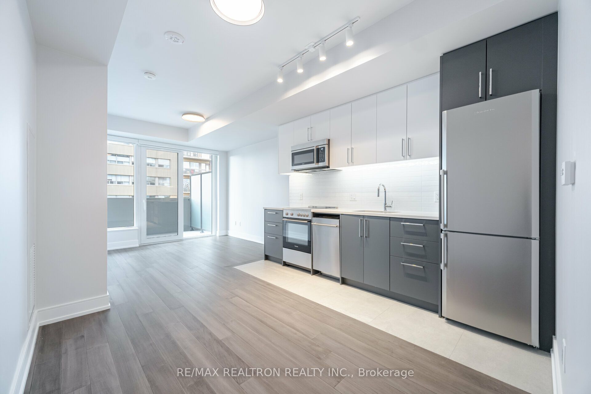 2525 Bathurst Street 805, Toronto, ON M6B 2Y9 photo 3