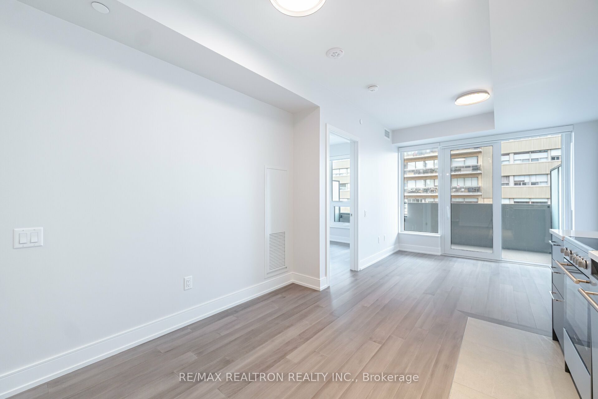 2525 Bathurst Street 805, Toronto, ON M6B 2Y9 photo 4