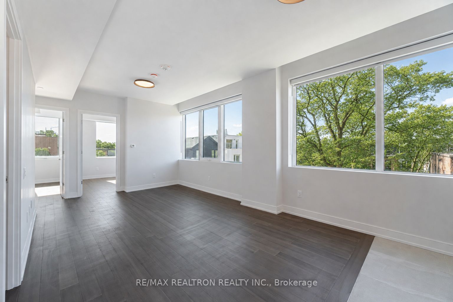664 Spadina Avenue 203, Toronto, ON M5S 2H7 photo 2