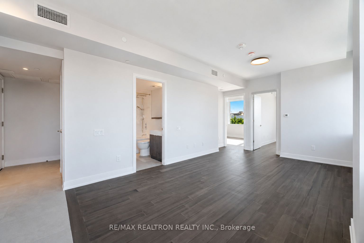 664 Spadina Avenue 203, Toronto, ON M5S 2H7 photo 4
