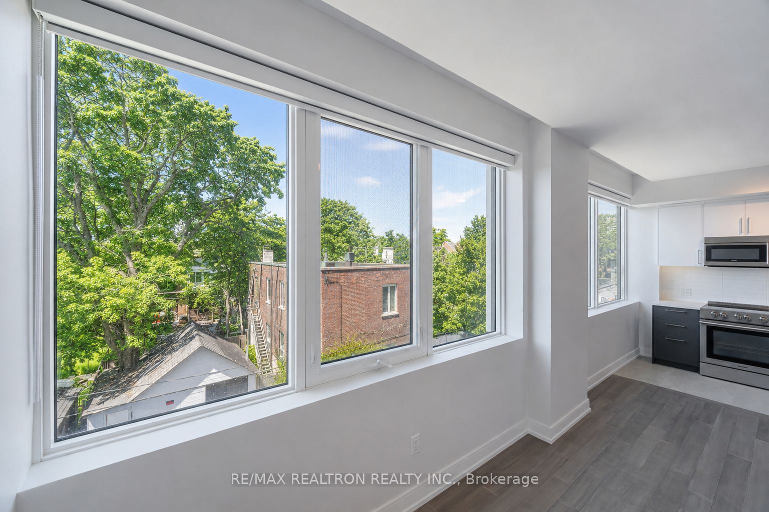 664 Spadina Avenue 203, Toronto, ON M5S 2H7 photo 5