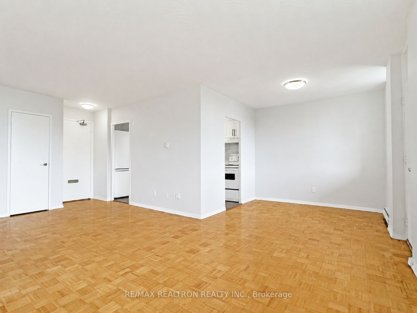 525 Eglinton Avenue E 804, Toronto, ON M4P 2P6