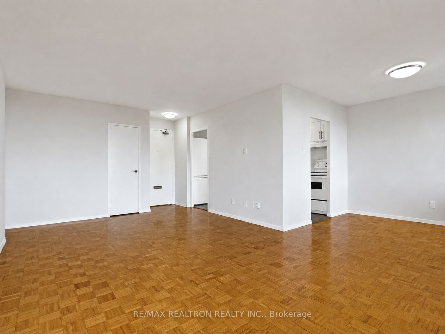 525 Eglinton Avenue E 804, Toronto, ON M4P 2P6 photo 3