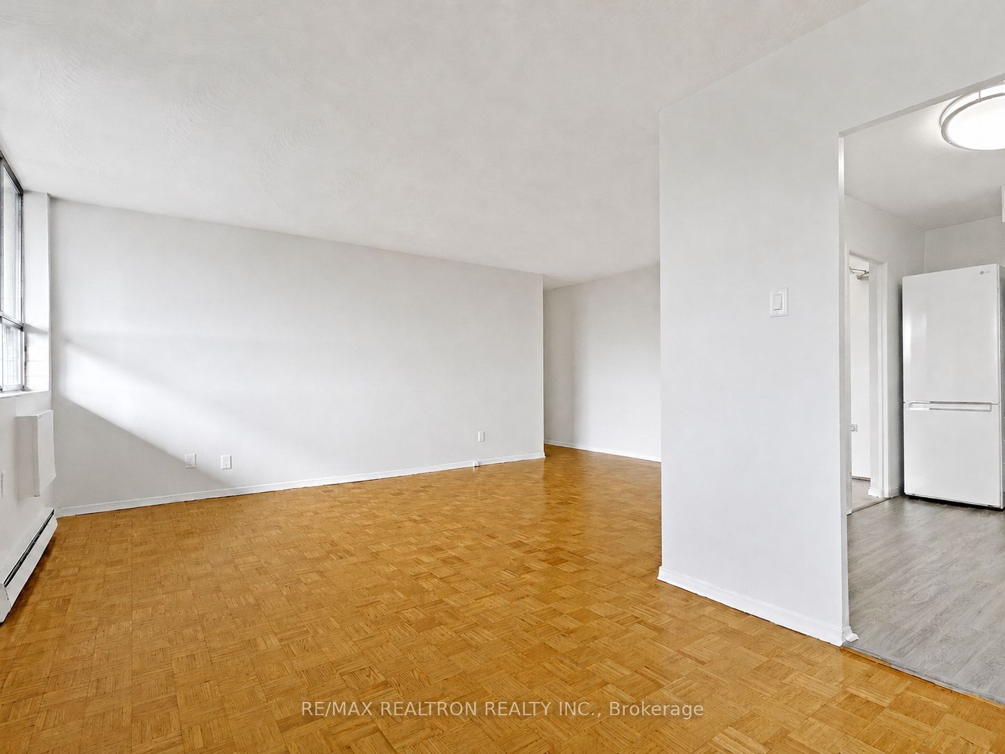 525 Eglinton Avenue E 804, Toronto, ON M4P 2P6 photo 4
