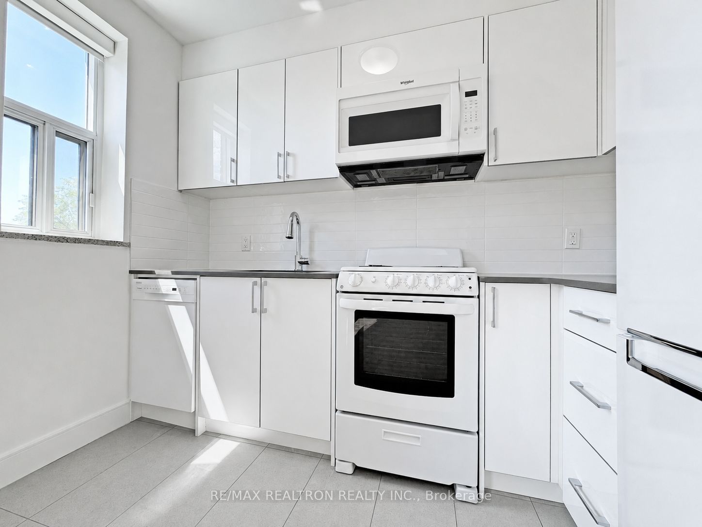 1291 Bayview Avenue 305, Toronto, ON M4G 2Z9 photo 4