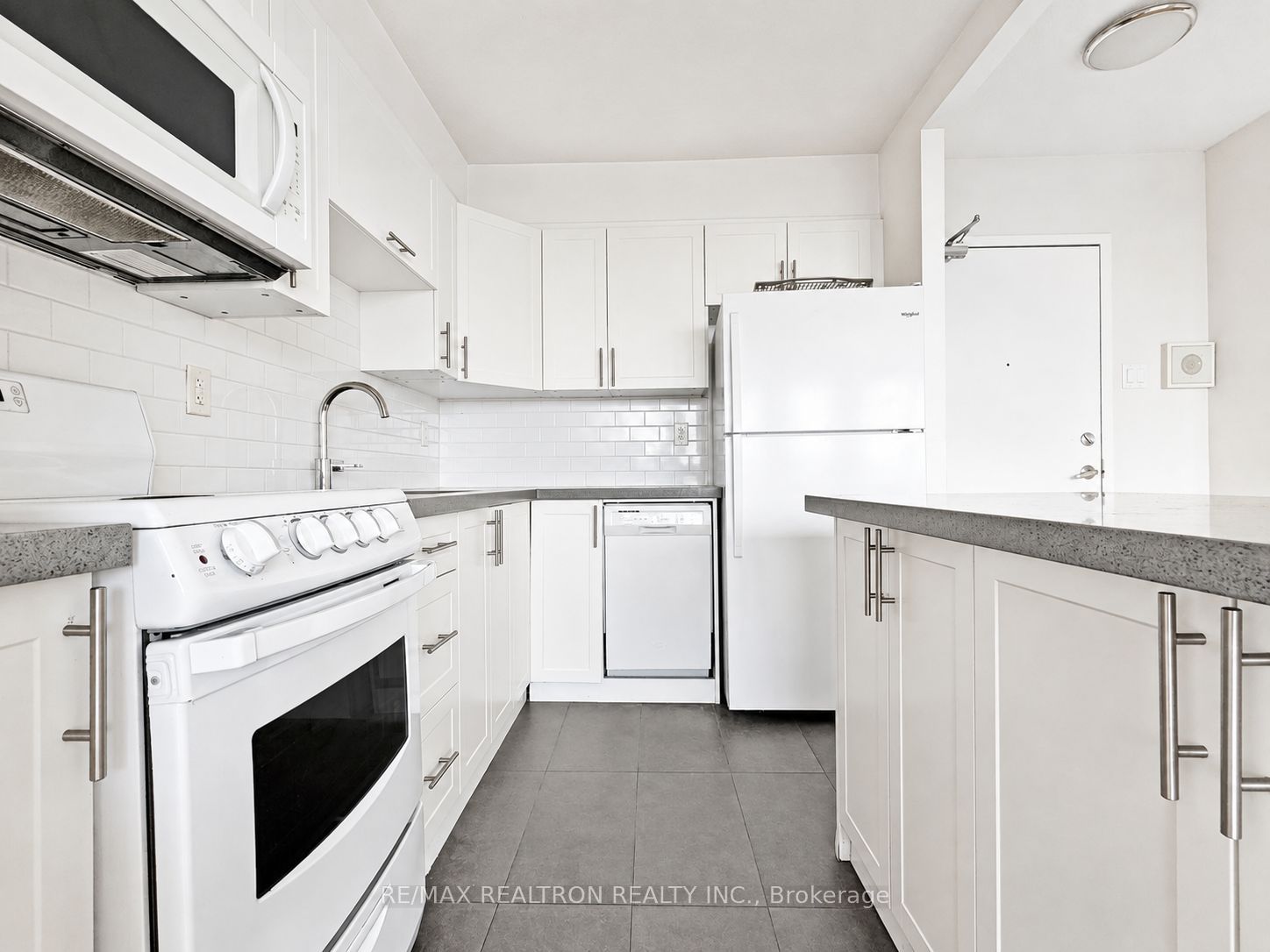 666 Spadina Avenue 1611, Toronto, ON M5S 2H8 photo 5