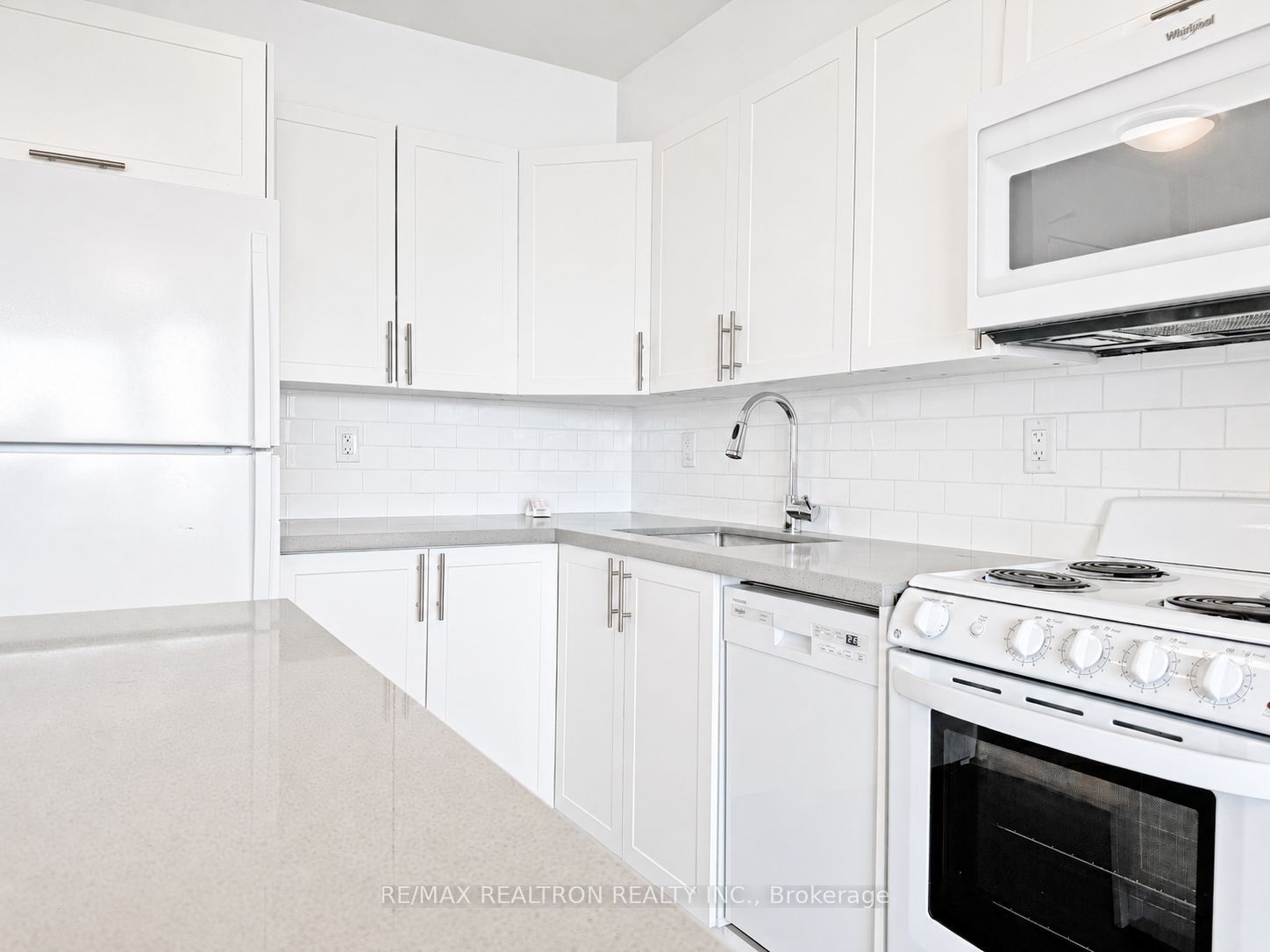 666 Spadina Avenue 1410, Toronto, ON M5S 2H8 photo 3