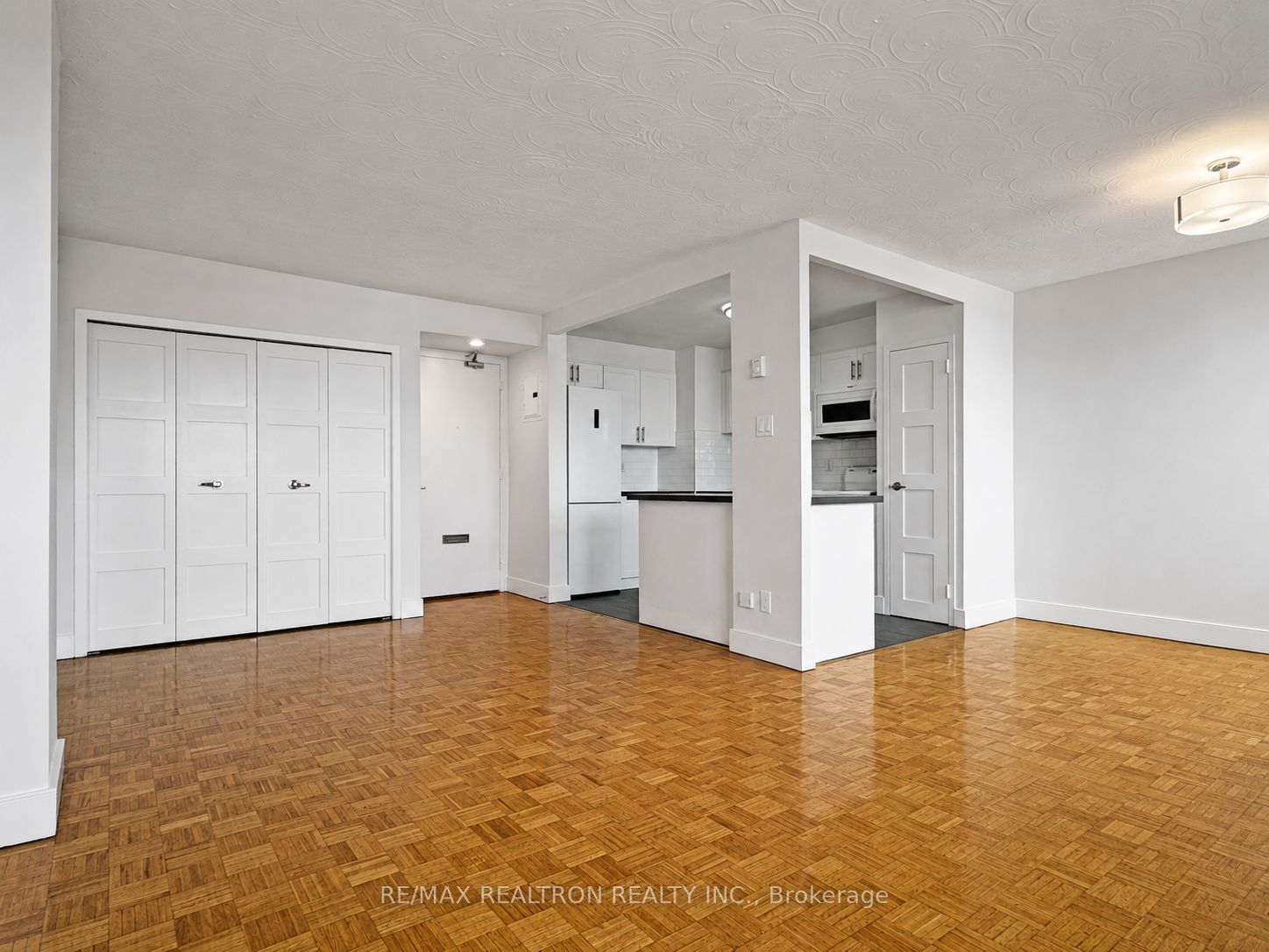 525 Eglinton Avenue E 903, Toronto, ON M4P 2P6