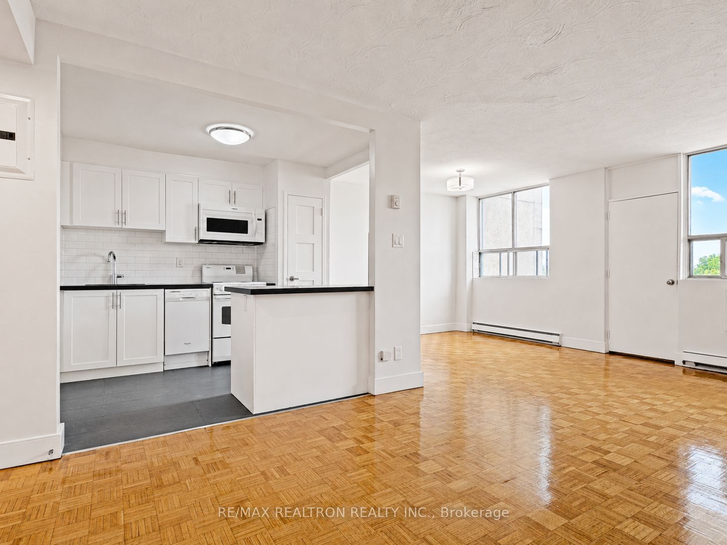 525 Eglinton Avenue E 903, Toronto, ON M4P 2P6 photo 2
