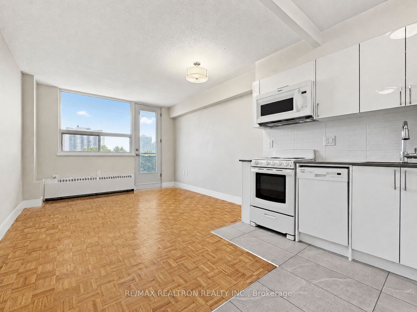 1500 Bathurst Street 907, Toronto, ON M5P 3L3 photo 2