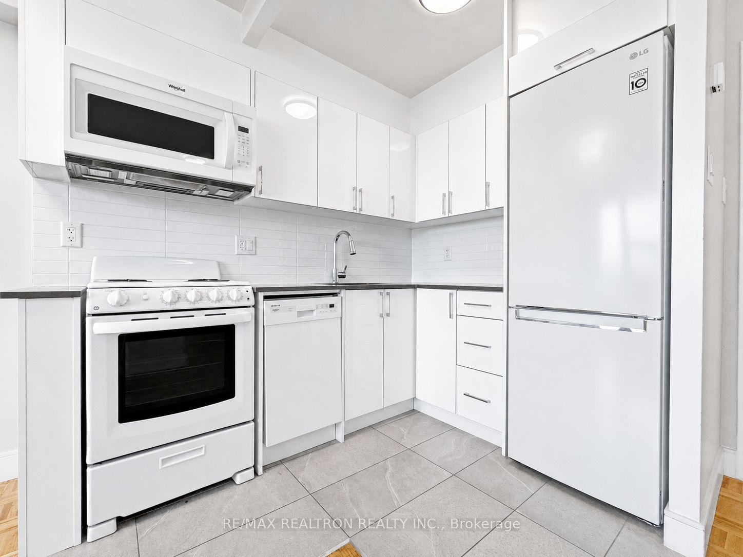 1500 Bathurst Street 907, Toronto, ON M5P 3L3 photo 3