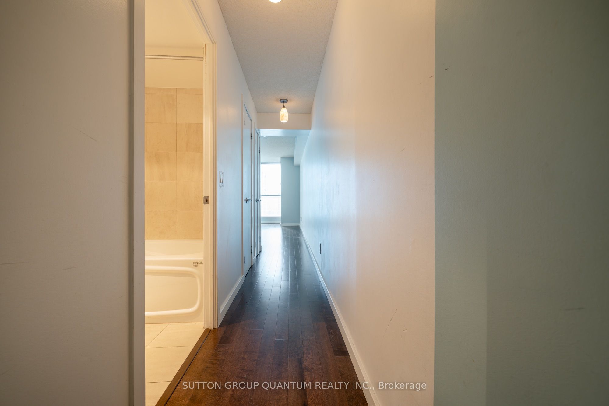 8 York Street 904, Toronto, ON M5J 2Y2 photo 2