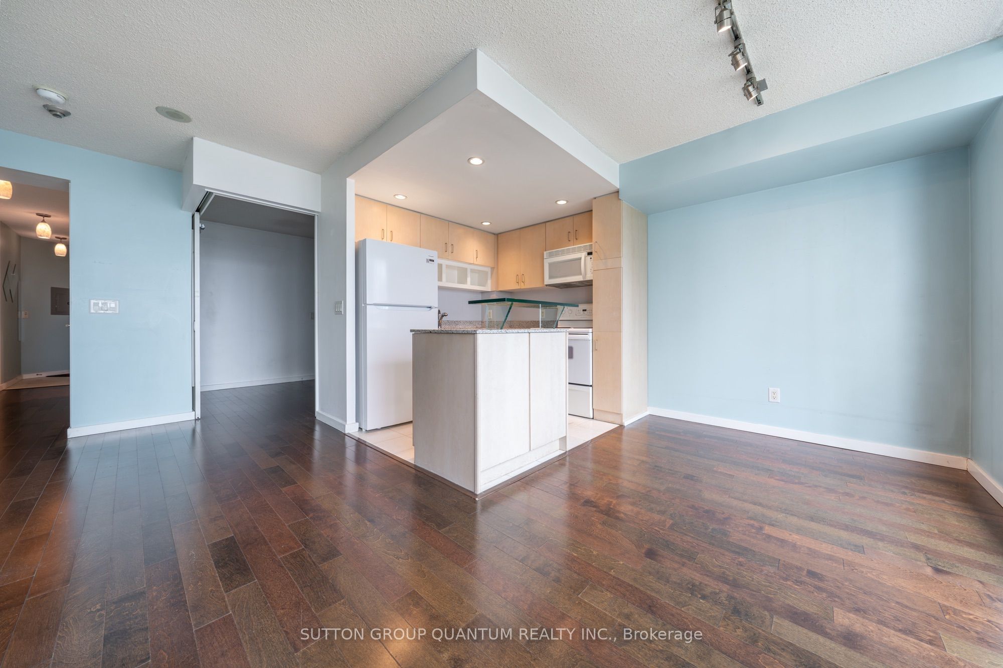8 York Street 904, Toronto, ON M5J 2Y2 photo 5