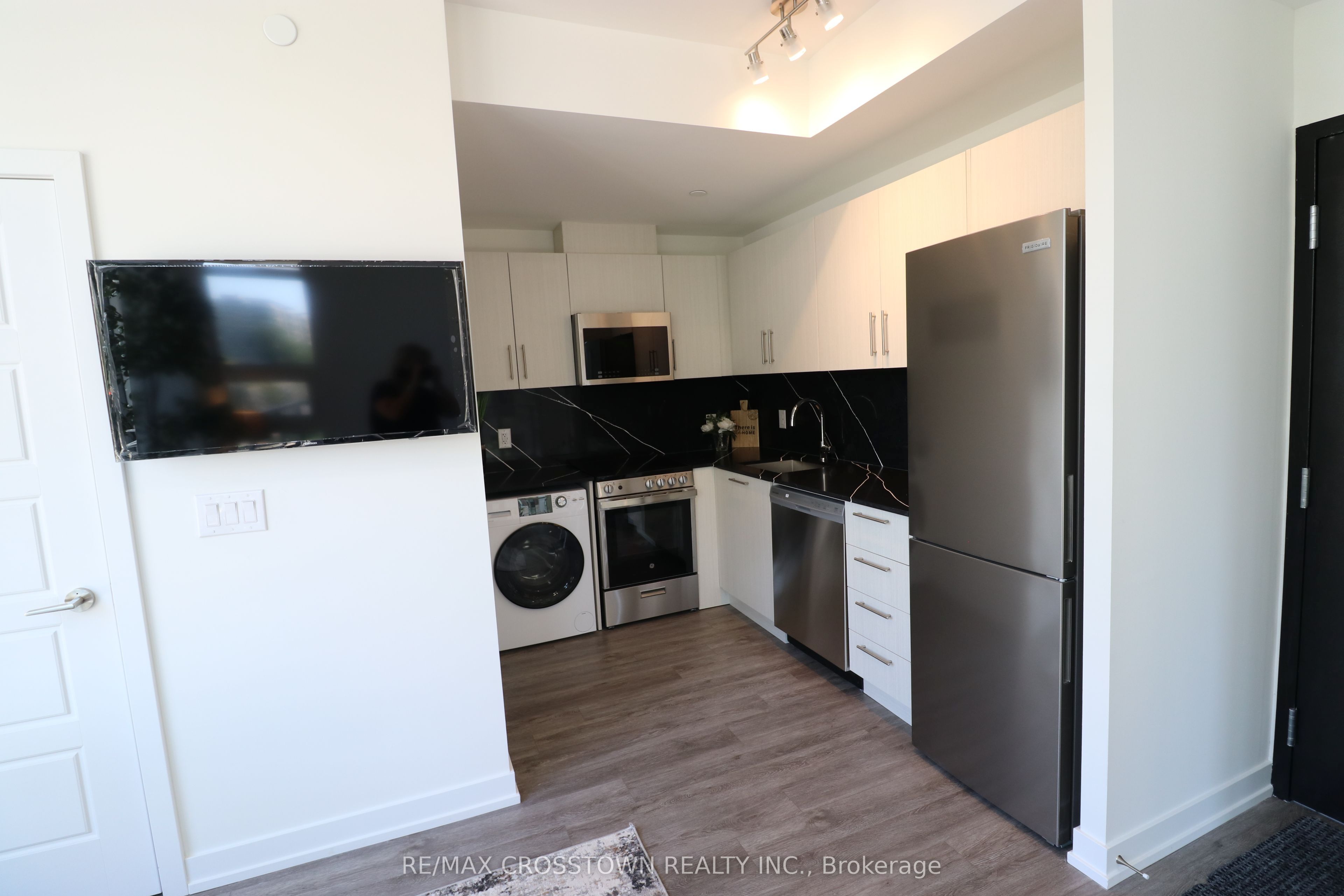57-861 Sheppard Avenue W 2nd, Toronto, ON M3H 0E8 photo 2