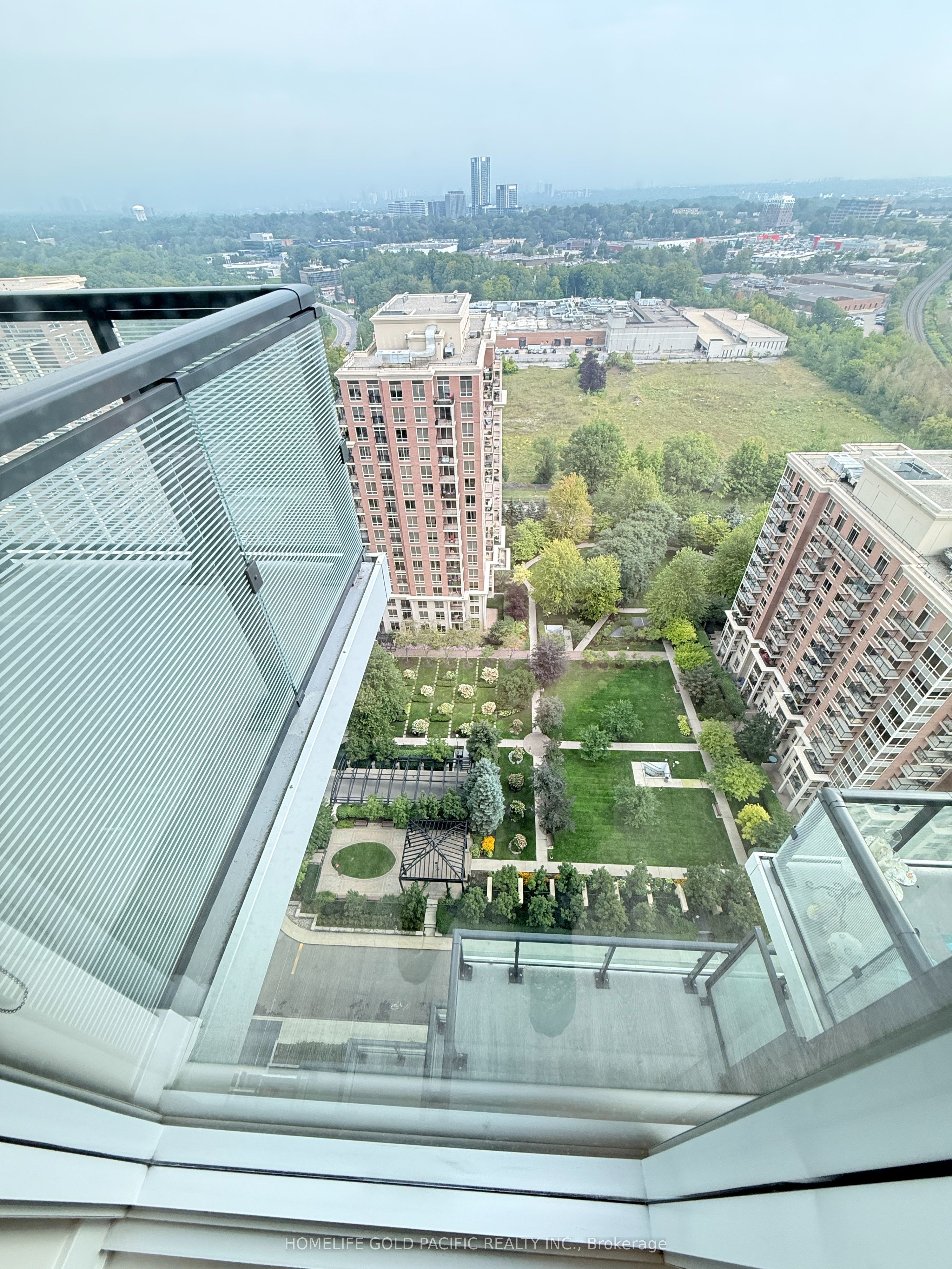 20 Inn On The Park Drive 2338, Toronto, ON M3C 0P8 photo 2
