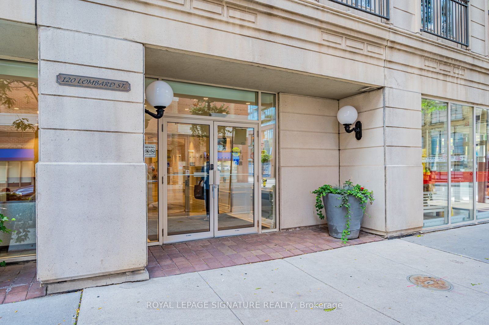 120 Lombard Street 803, Toronto, ON M5C 3H5 photo 2