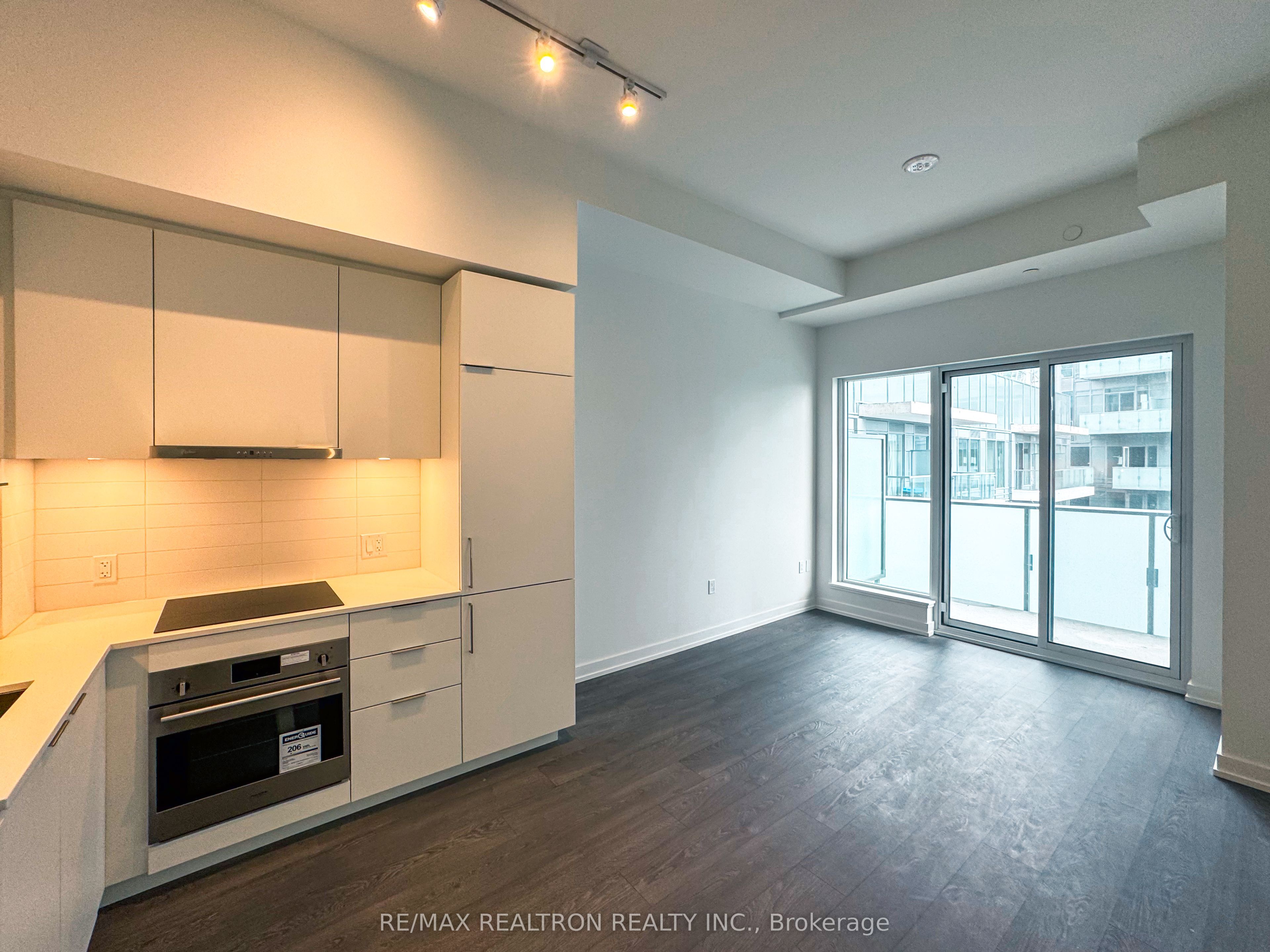 8 Olympic Garden Drive S802, Toronto, ON M2M 0B9 photo 4