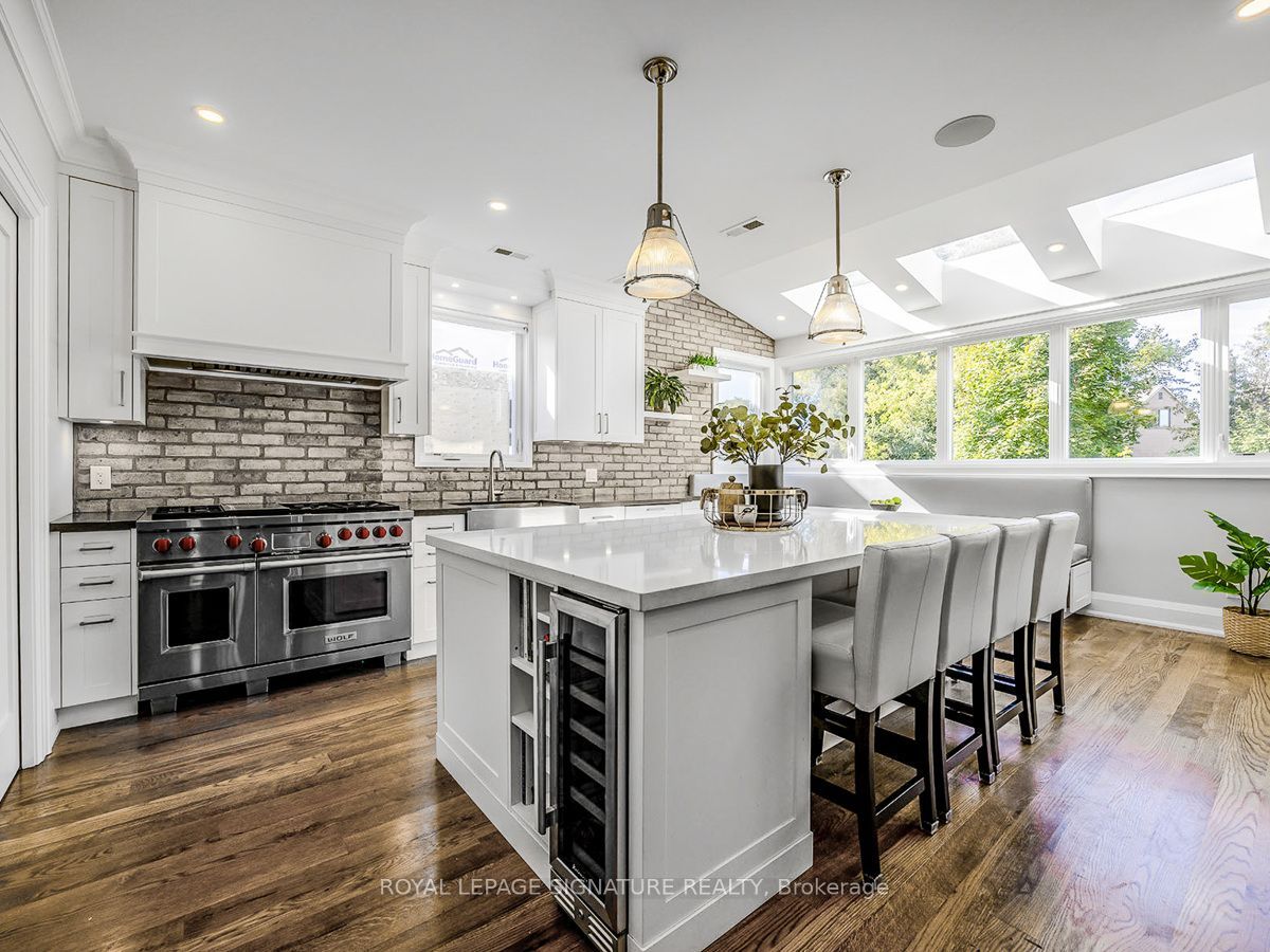 30 Broadleaf Road, Toronto, ON M3B 1C2 photo 2