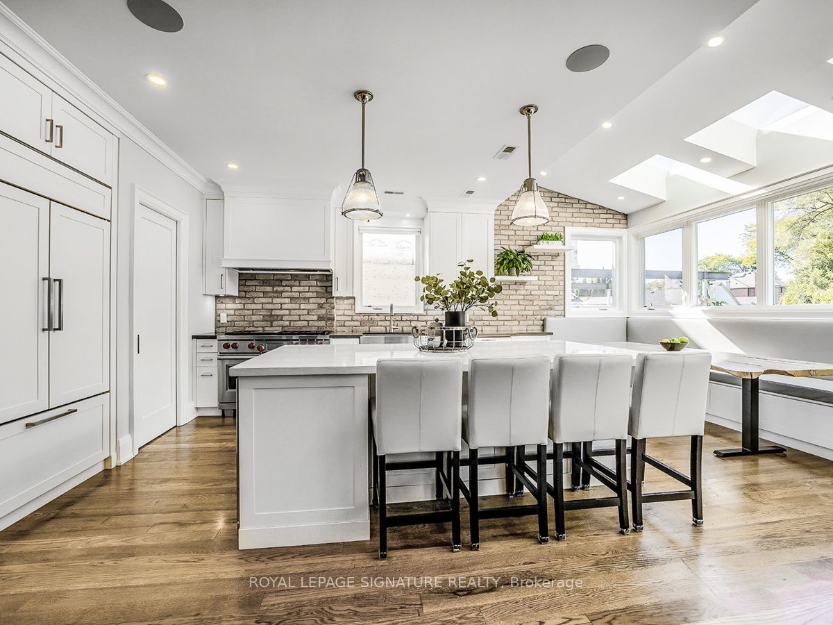 30 Broadleaf Road, Toronto, ON M3B 1C2 photo 3
