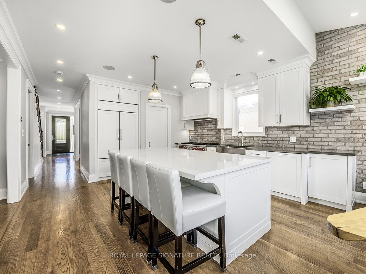 30 Broadleaf Road, Toronto, ON M3B 1C2 photo 4