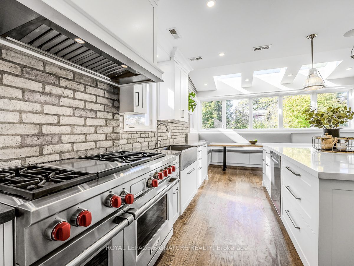 30 Broadleaf Road, Toronto, ON M3B 1C2 photo 5