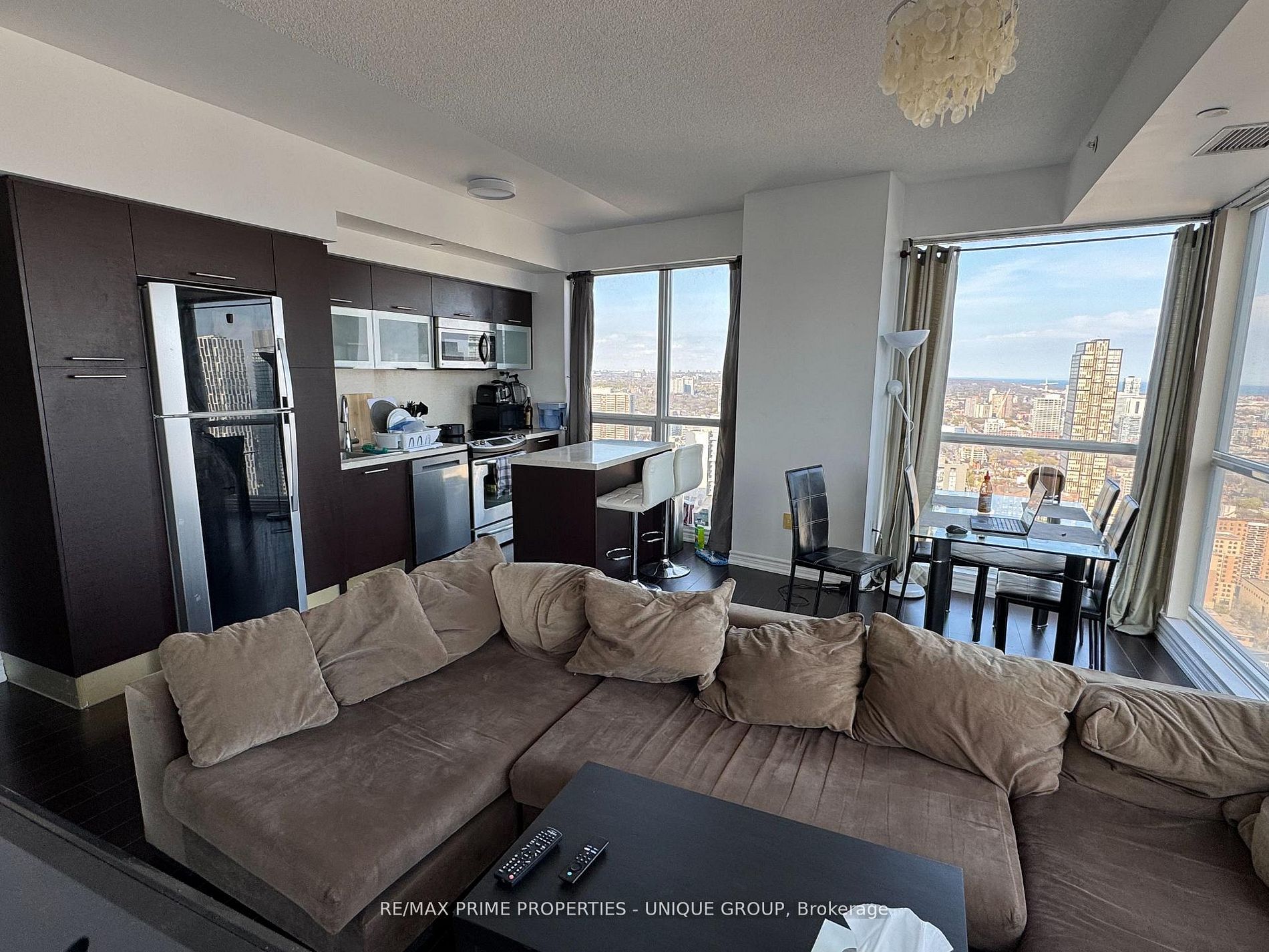 386 Yonge Street 3807, Toronto, ON M5B 0A5 photo 4