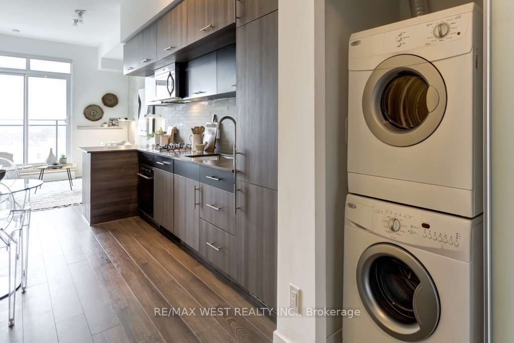 205 Manning Avenue 413, Toronto, ON M6J 2K7 photo 4