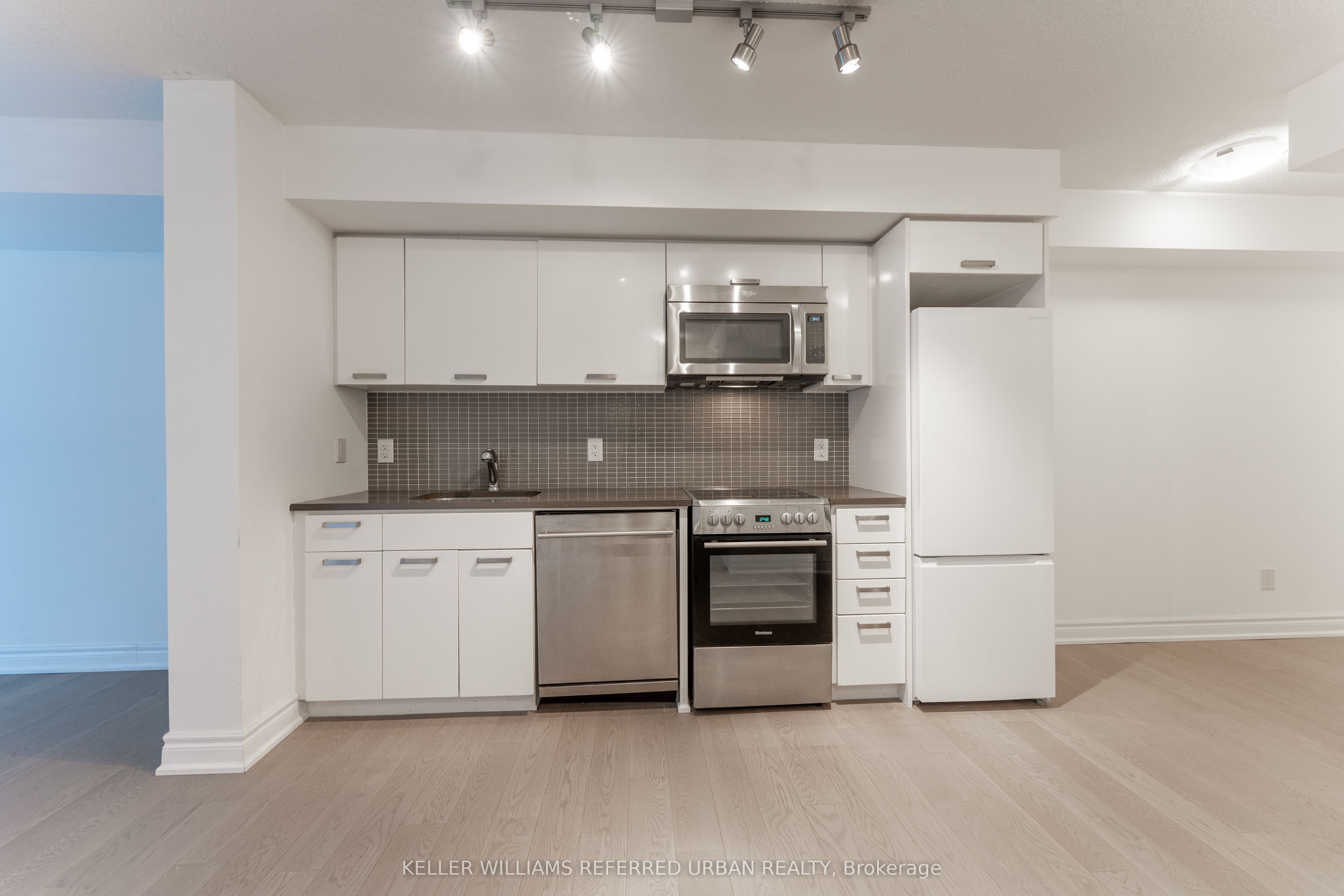 295 Adelaide Street W 201, Toronto, ON M5V 1P7