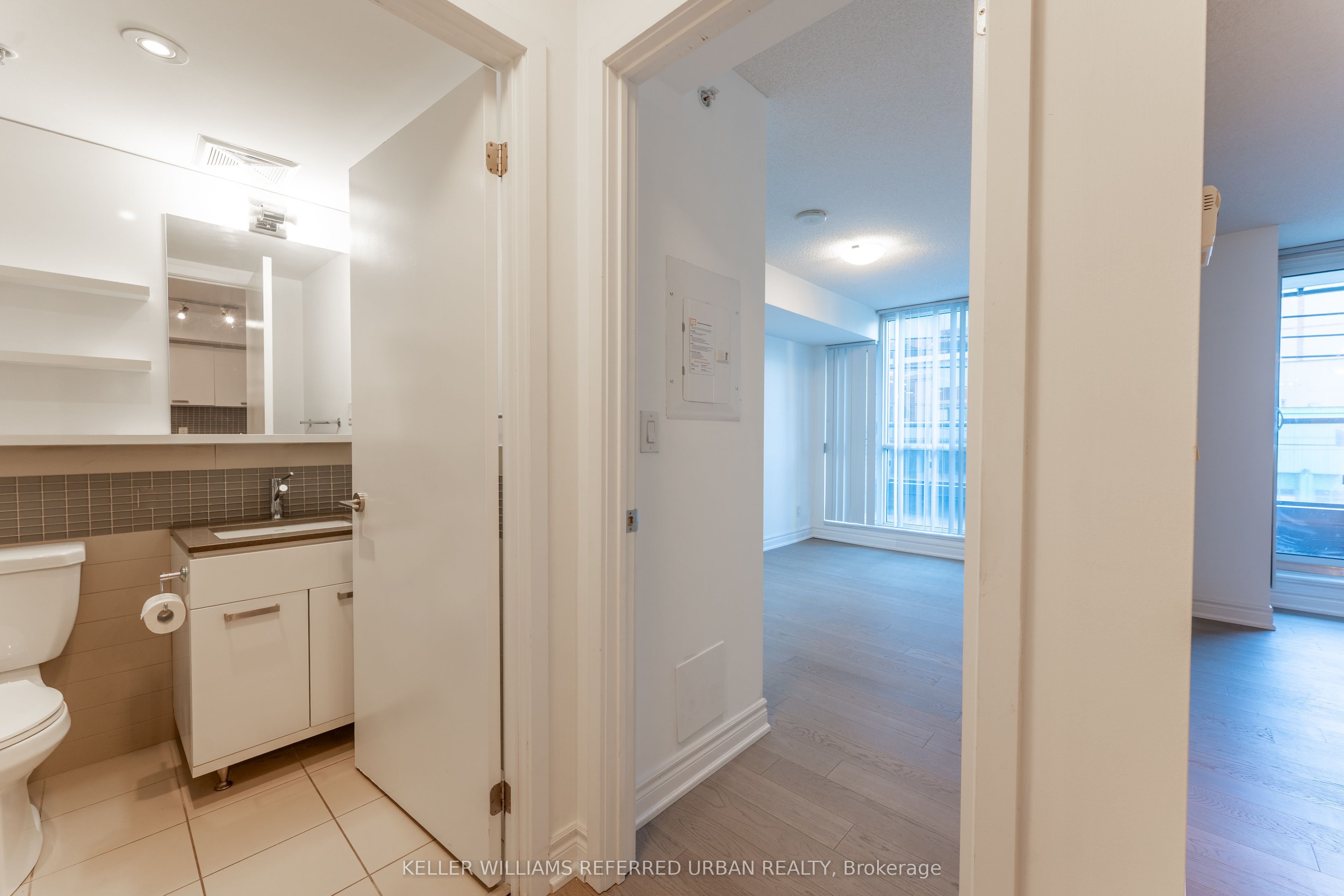 295 Adelaide Street W 201, Toronto, ON M5V 1P7 photo 4