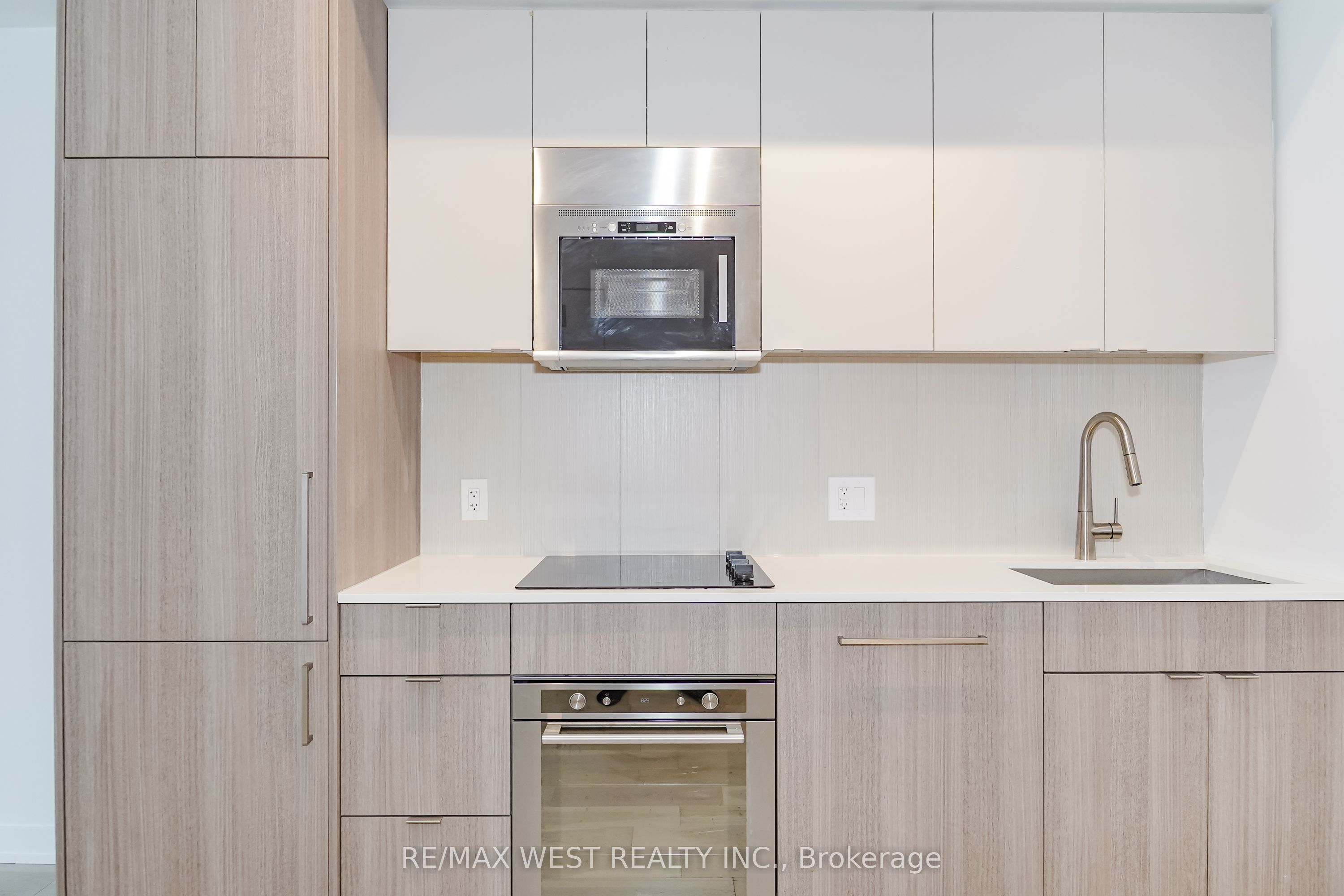 840 St Clair Avenue W 205, Toronto, ON M6C 0A4 photo 5